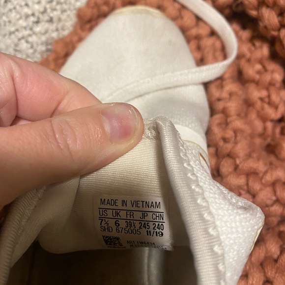 Sneakers - Picture 3 of 3